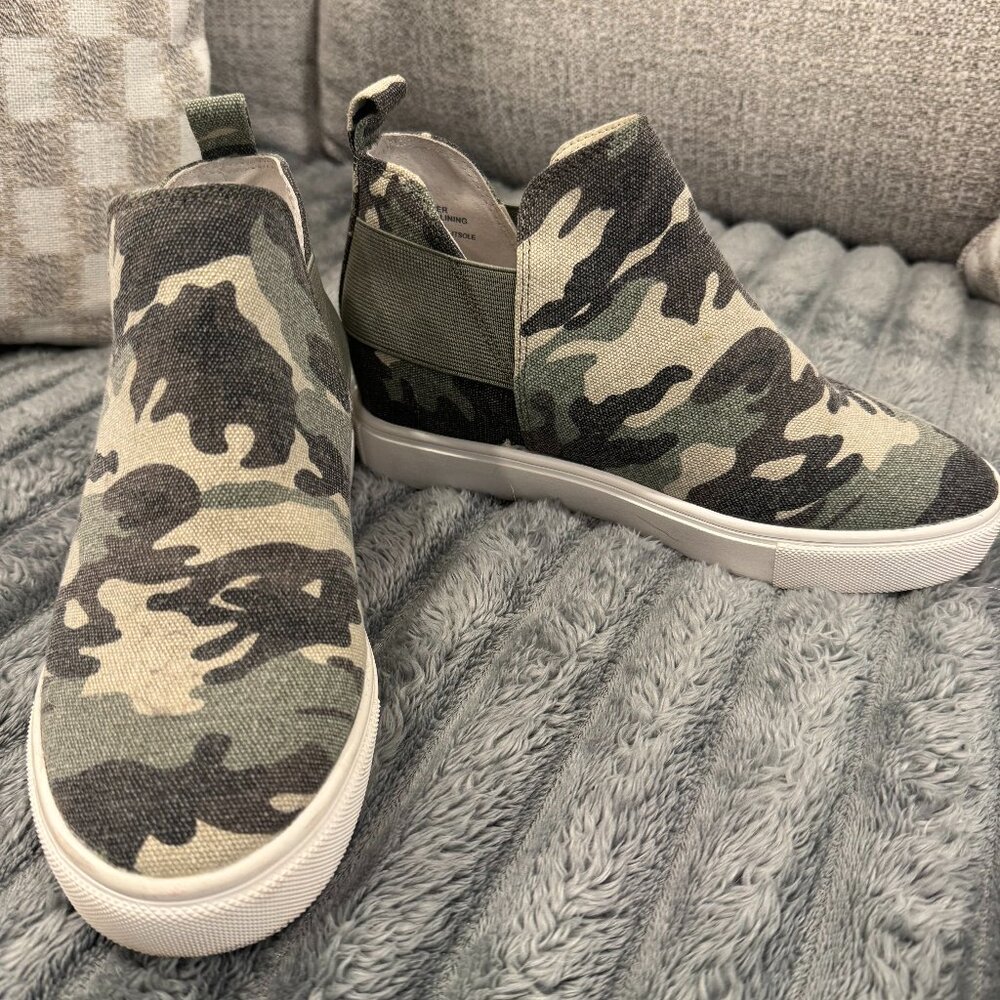 STEVE MADDEN CRUSHIN HIGH-TOP SLIP-ON GREEN CAMOUFLAGE SNEAKERS- SIZE 6